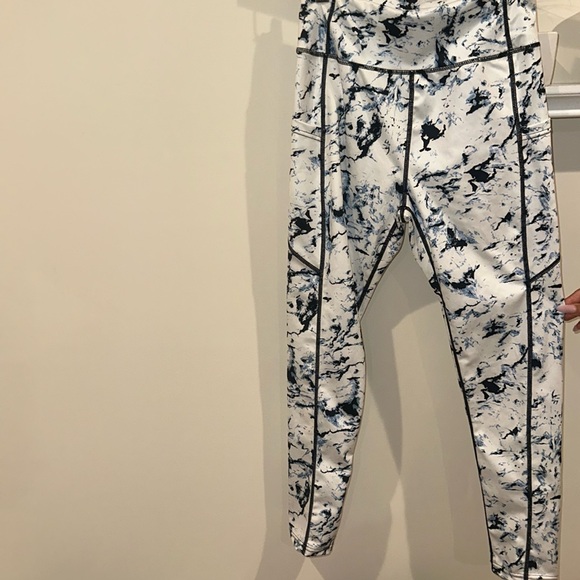 Workout leggings, tie die print, size M - Picture 2 of 3